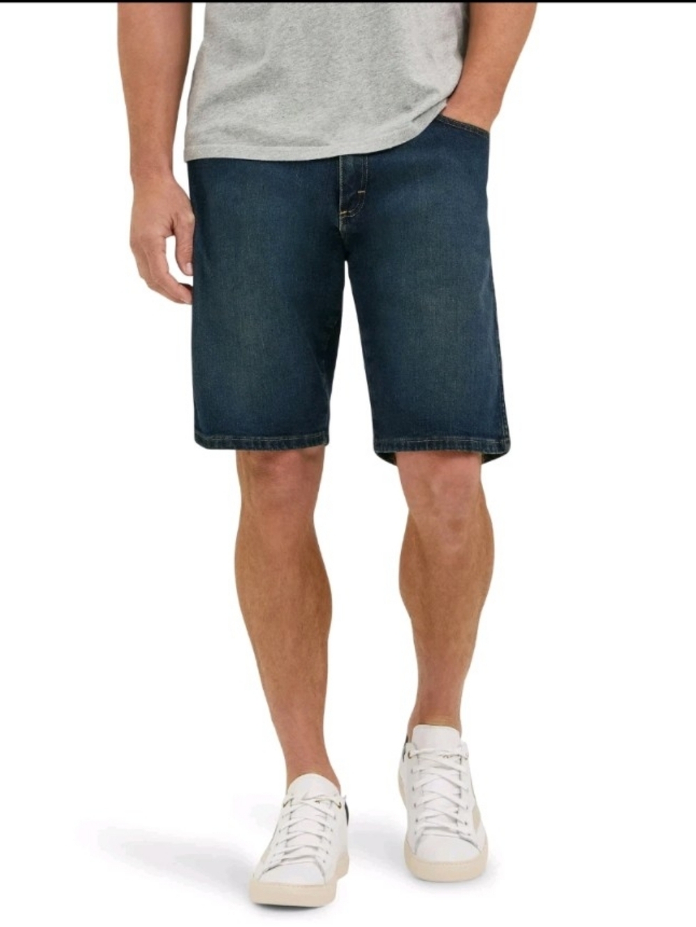 Wrangler Men's Relaxed Fit Five Pocket Dark Wash Denim Shorts Sz 46